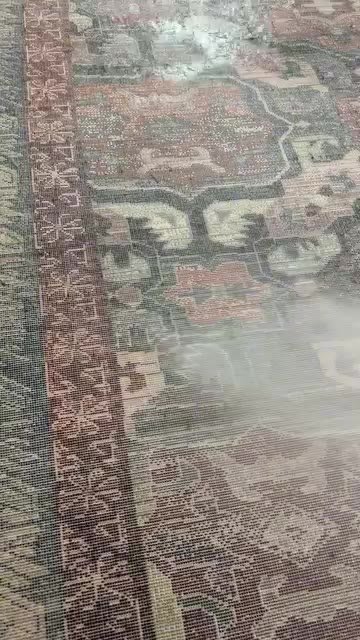 Tapete persa logo após o enxágue, com o desenho visível